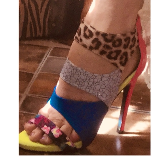 Qupid Shoes - QUPID GLEE 32 CUT OUT LEOPARD COLOR BLOCK HEELS